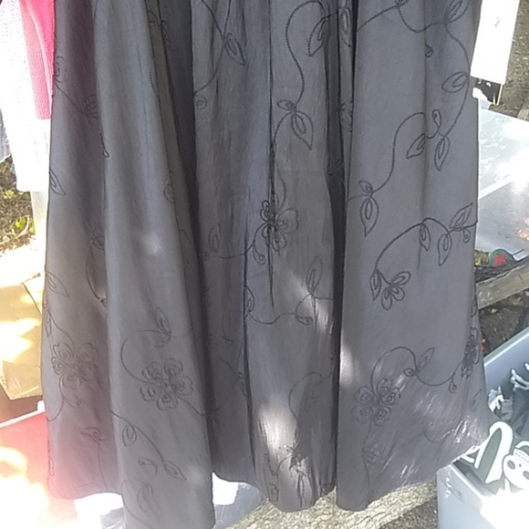 Formal gown - Picture 2 of 4